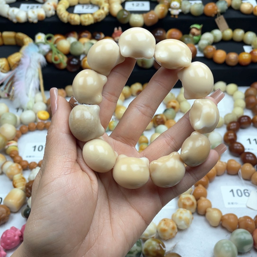 白玉菩提手串瑕疵23