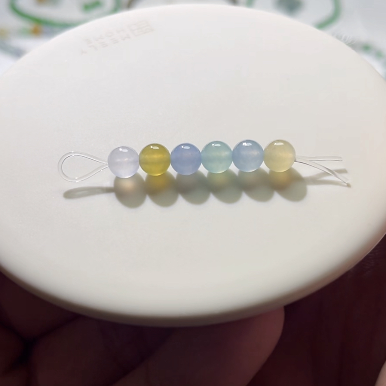 天然缅甸A货翡翠，卡6.3mm彩珠6颗，种色兼备