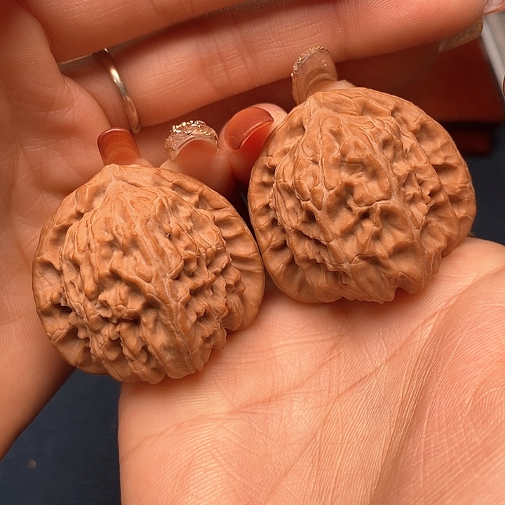 文玩核桃把件38.5三角白全品