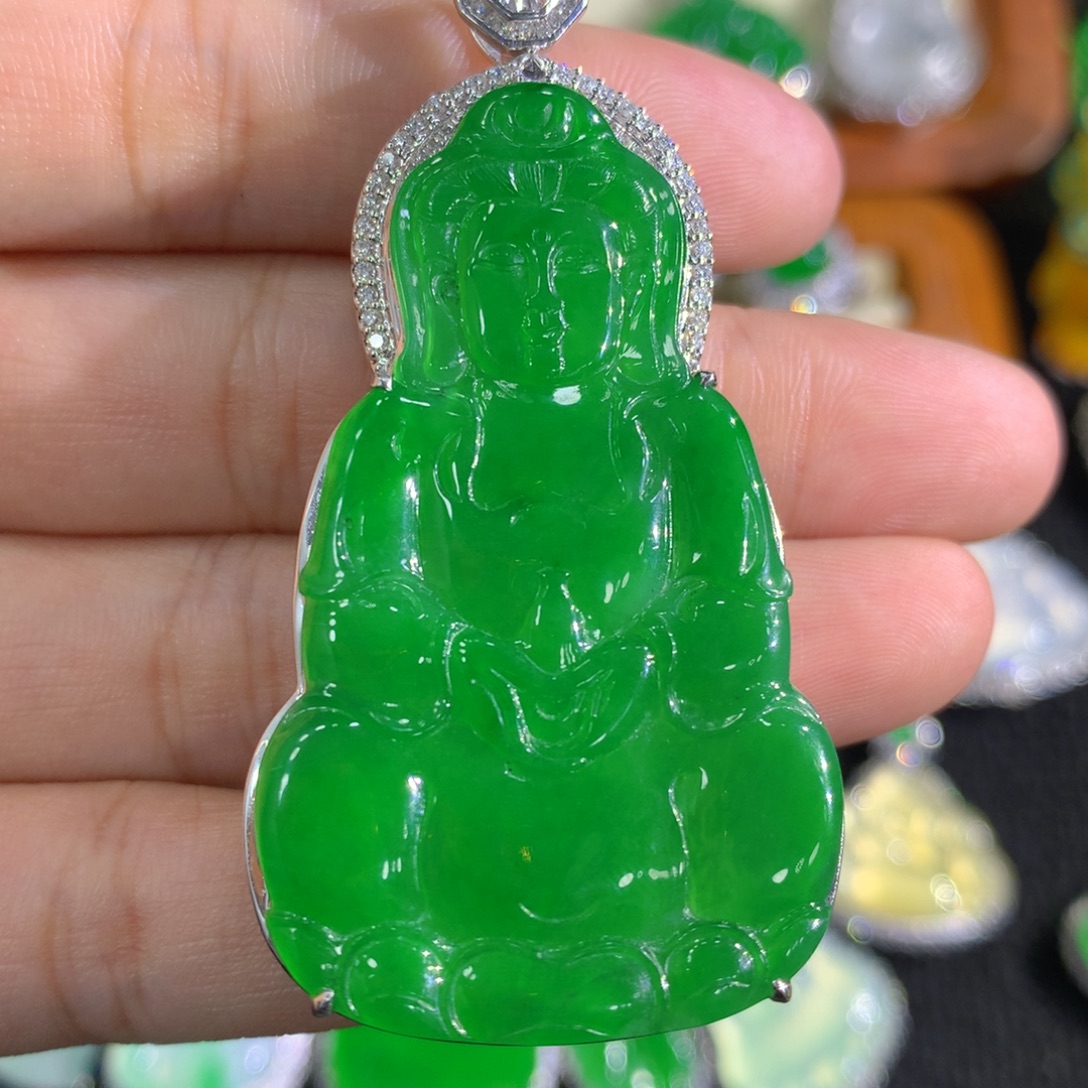 翡翠18K金镶嵌颈饰