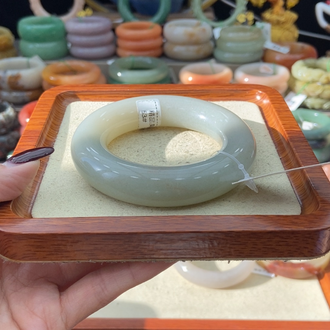 石英质玉未镶嵌手镯