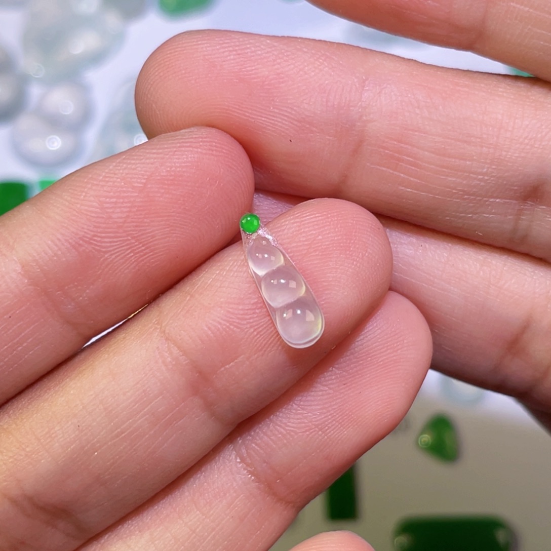 翡翠未镶嵌颈饰裸石