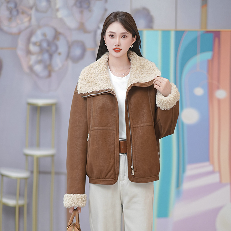 时尚高级感翻领秋冬新款加厚保暖外套女