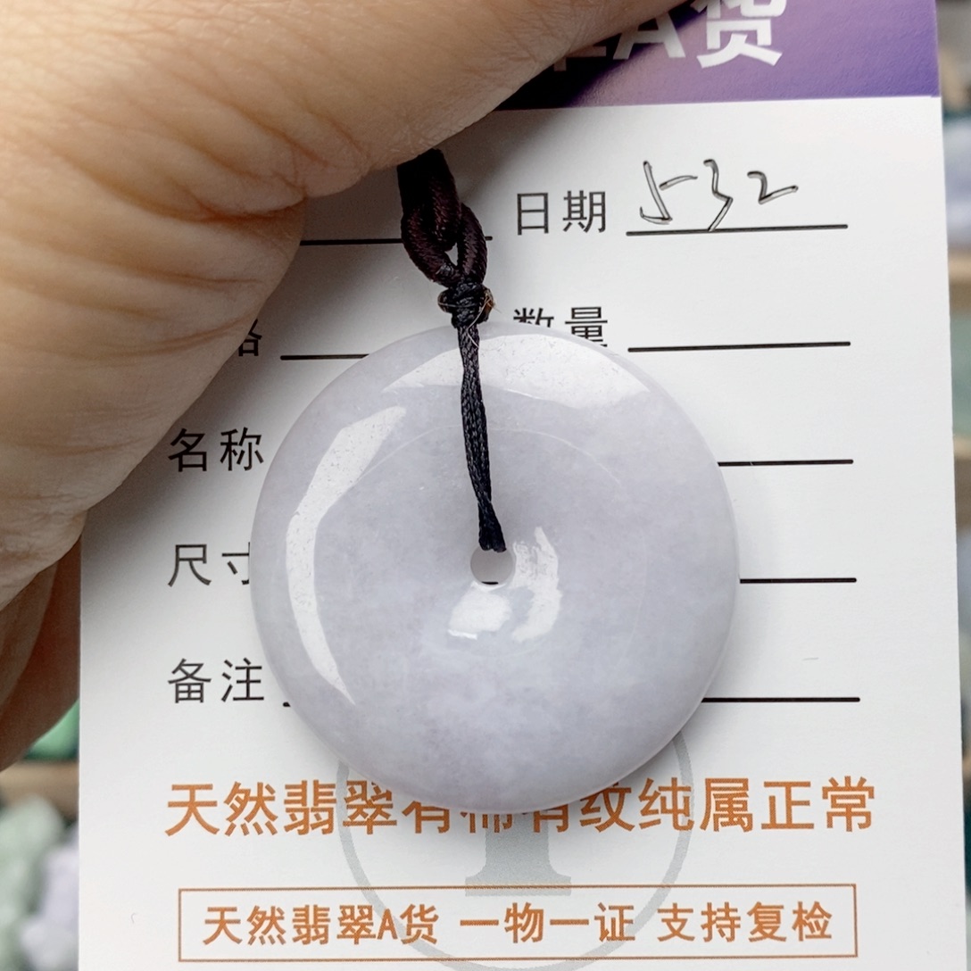 翡翠颈饰未镶嵌平安扣