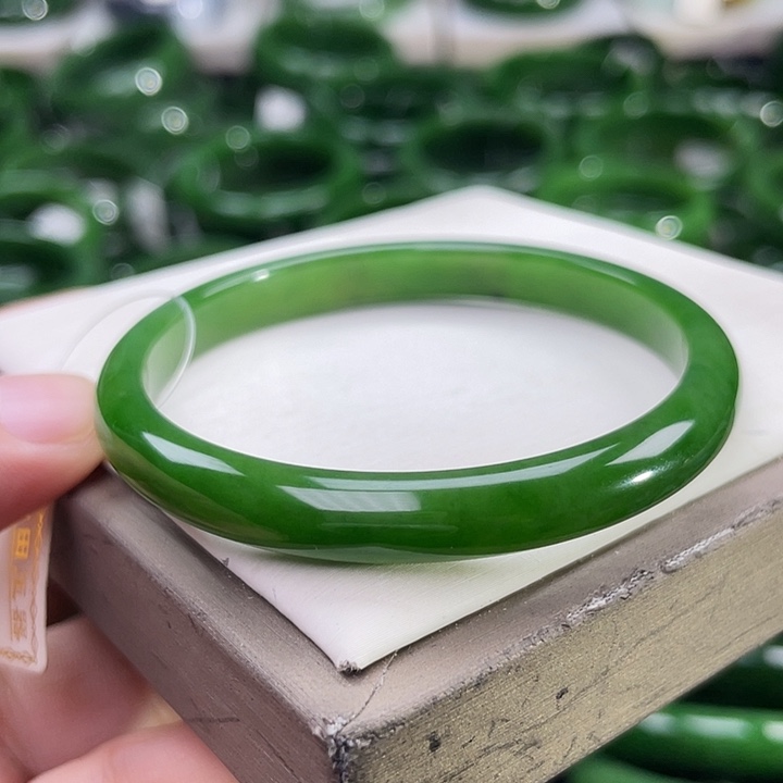 未镶嵌手镯和田玉（碧玉）