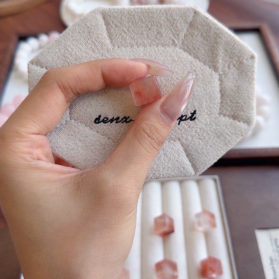 呵***子手串水晶未镶嵌打孔不退不换 拍下默认同意