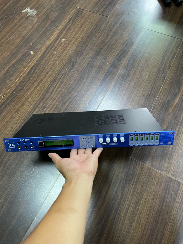 唐龙 TD 前级 KTV 效果器 不包邮。