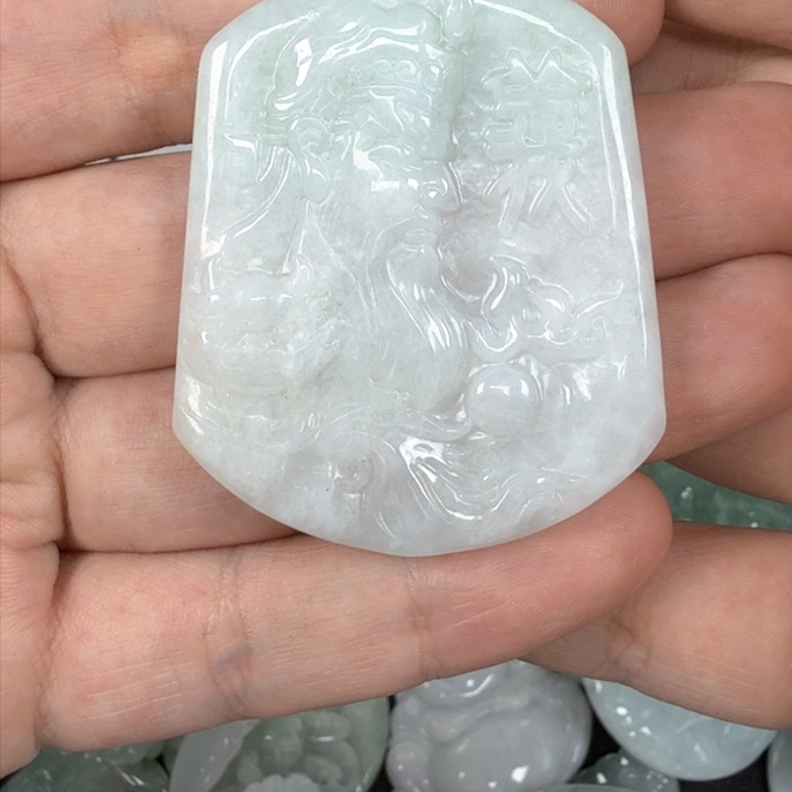 翡翠挂件未镶嵌翡翠