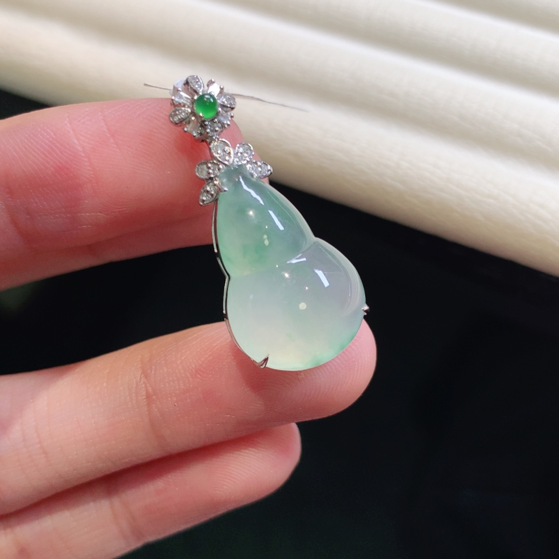 翡翠颈饰18K金镶嵌葫芦