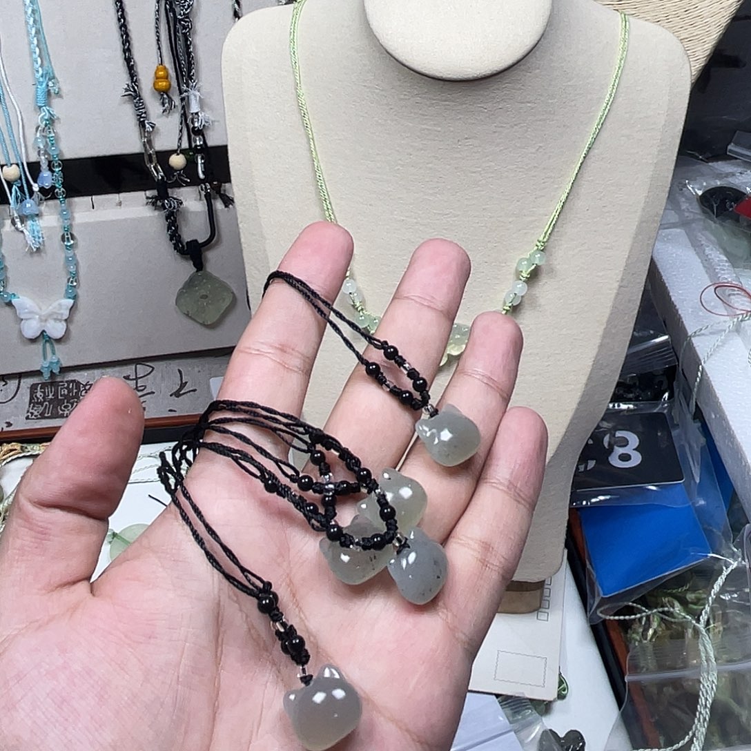 蛇纹石玉合金颈饰