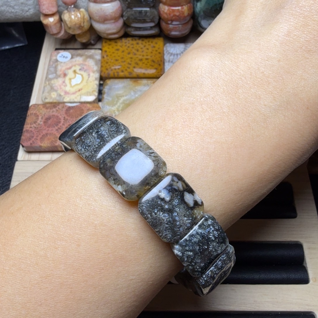 硅化玉未镶嵌时尚方牌，绿黑料14片 特价