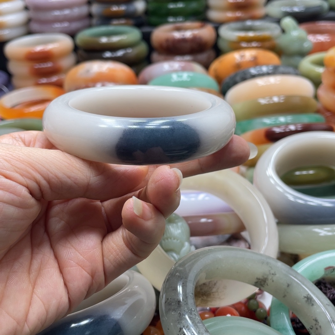 用***7石英岩玉未镶嵌手镯