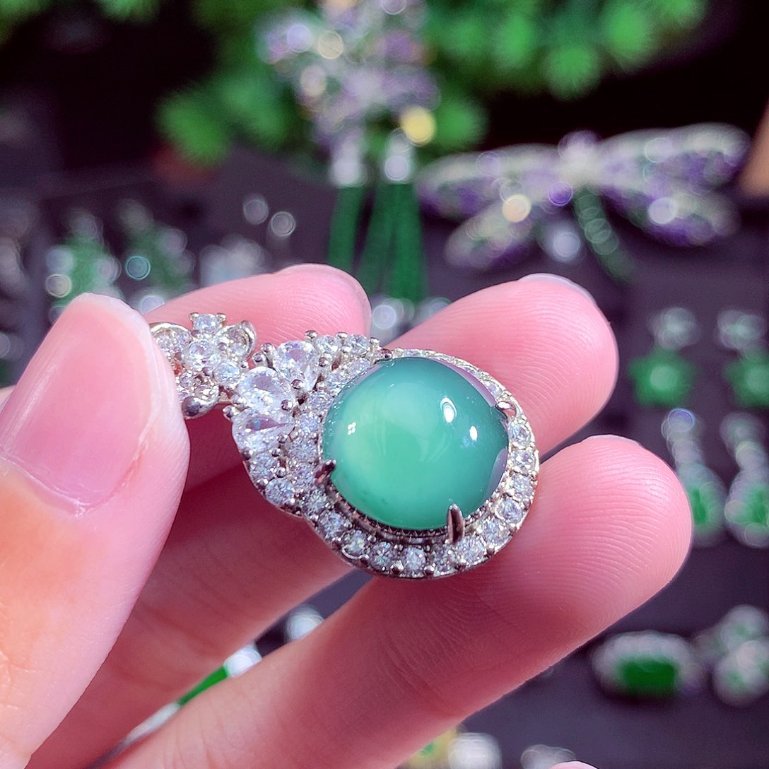 颈饰未镶嵌翡翠天然