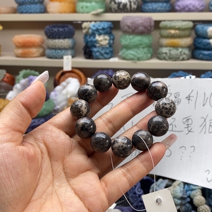 未镶嵌手镯石英岩玉