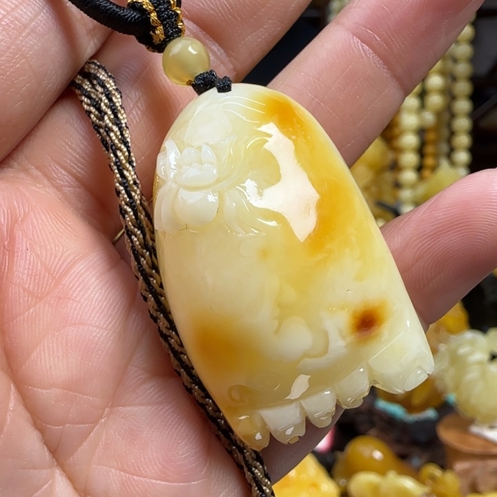 琥珀珠宝奇石未镶嵌