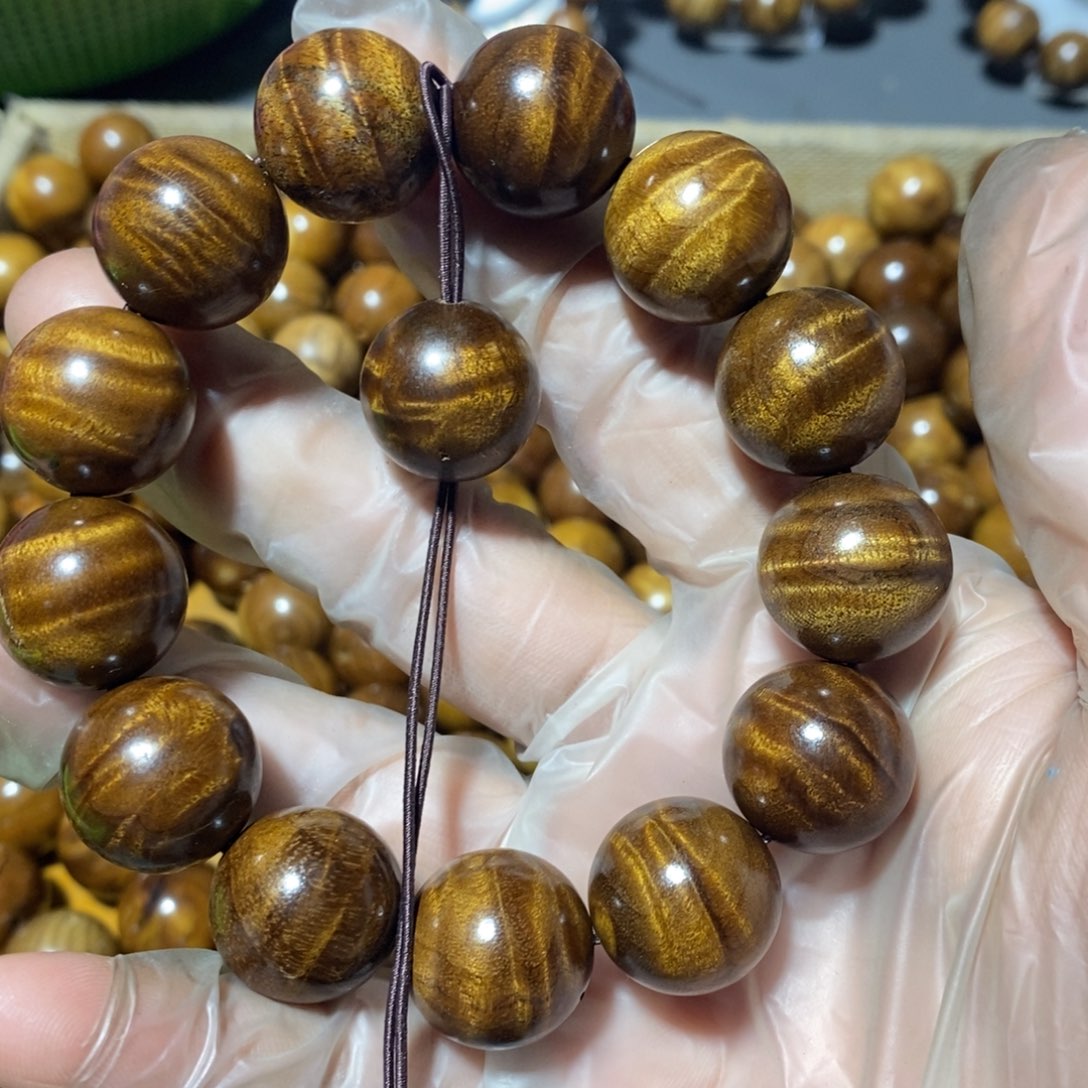 金丝楠雍**宝小叶1.8手串微瑕花纹