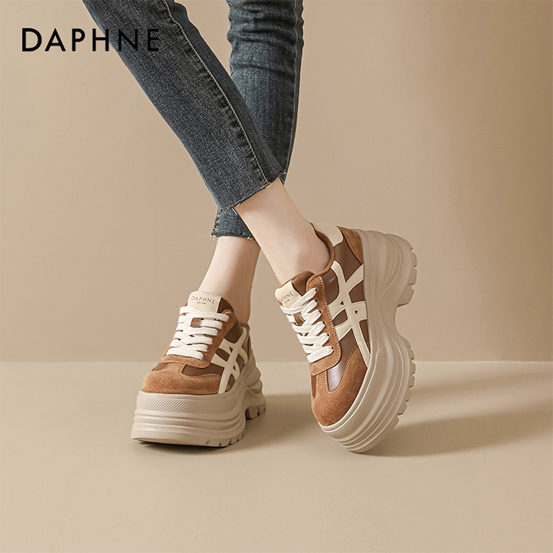 Daphne/达芙妮百搭高跟耐磨时尚休闲鞋女冬季加绒加厚松糕厚底鞋