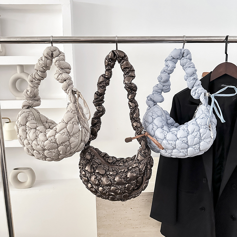 郜姐家2025卡米仑桃心饺子包云朵珠光单肩包韩版抽绳包