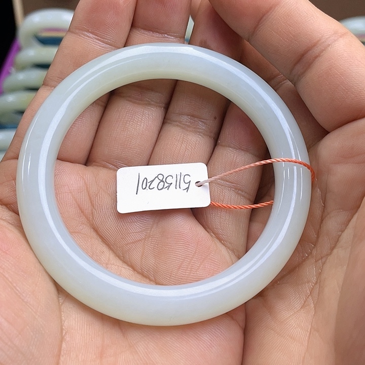 【闪购商品】未镶嵌手镯和田玉君*?