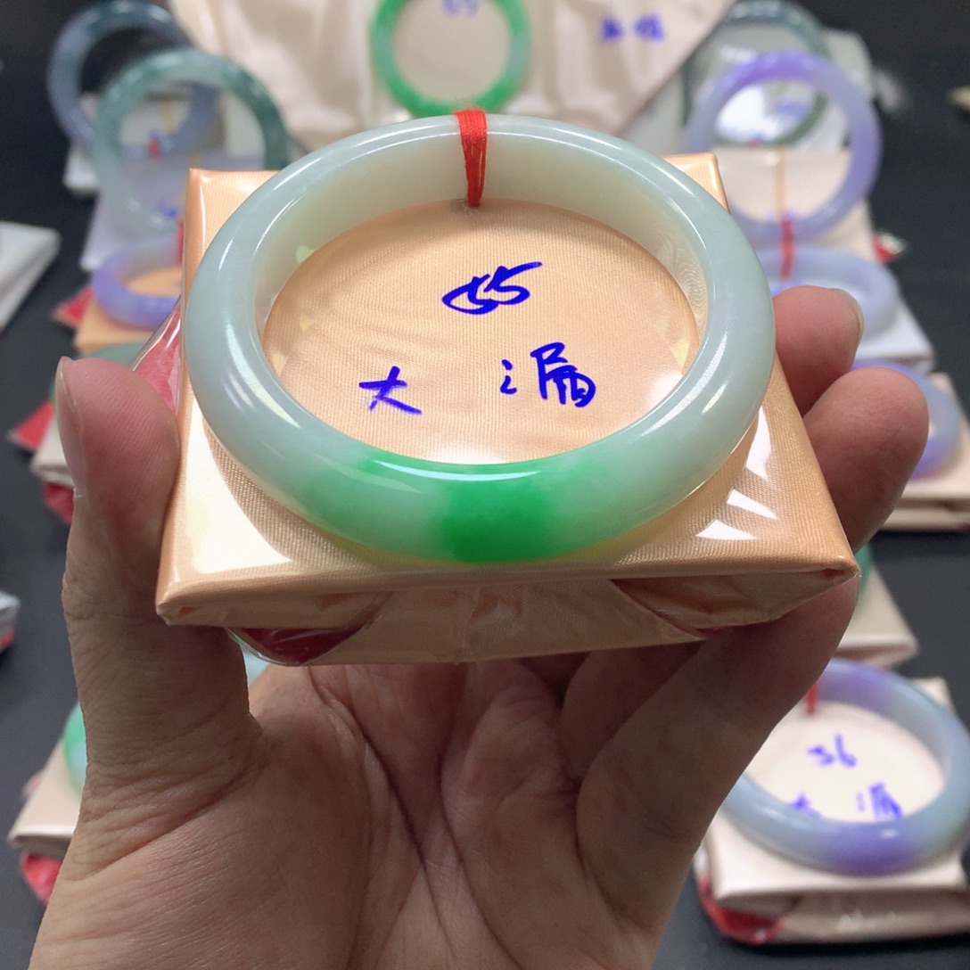 翡翠未镶嵌手镯翡翠