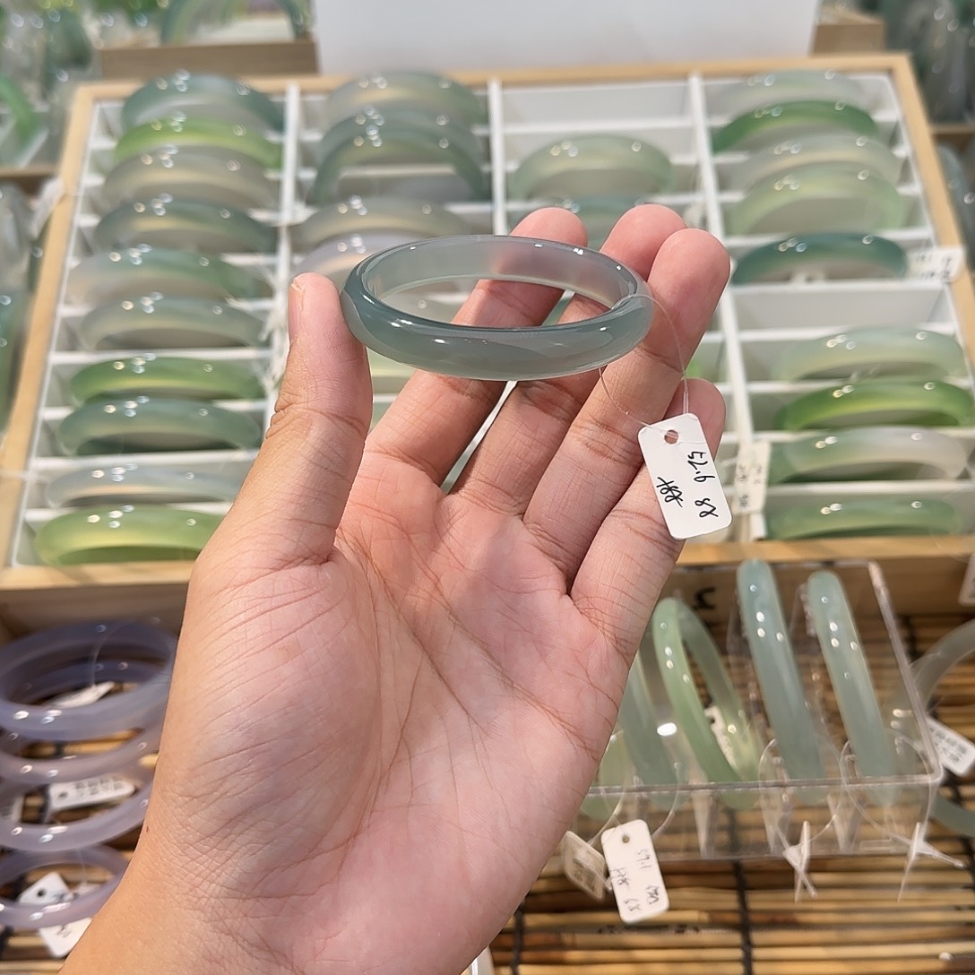 玛瑙/玉髓未镶嵌手镯圈口52.6