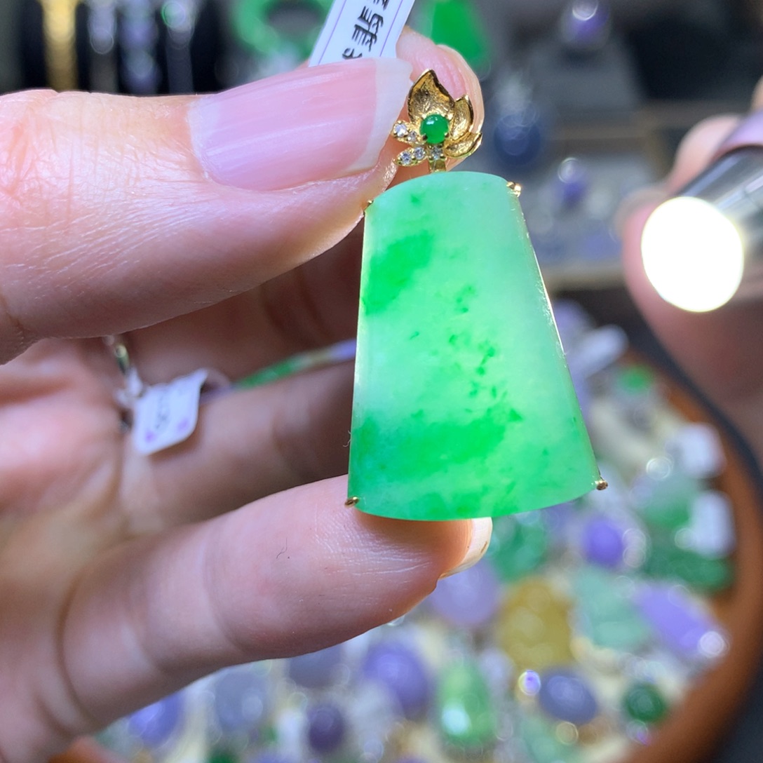 【闪购商品】翡翠颈饰18K金镶嵌翡翠吊坠项链