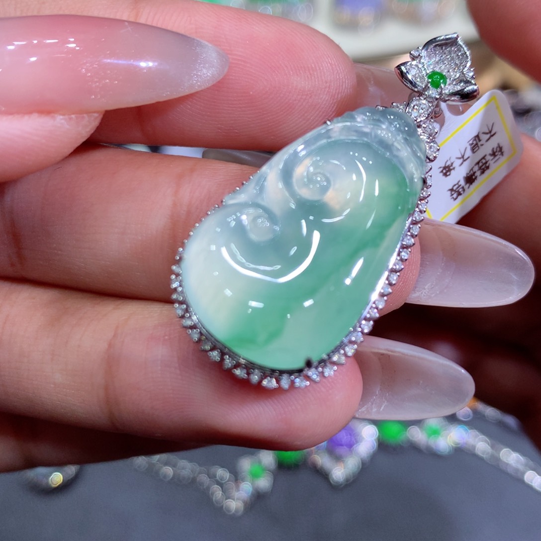 翡翠吊坠(赠链)18K金镶嵌