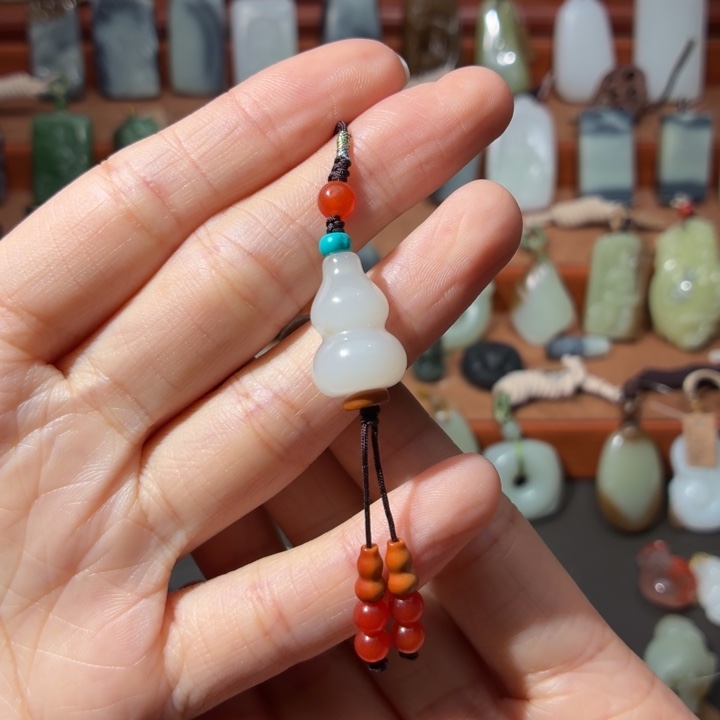 B***o和田玉未镶嵌颈饰