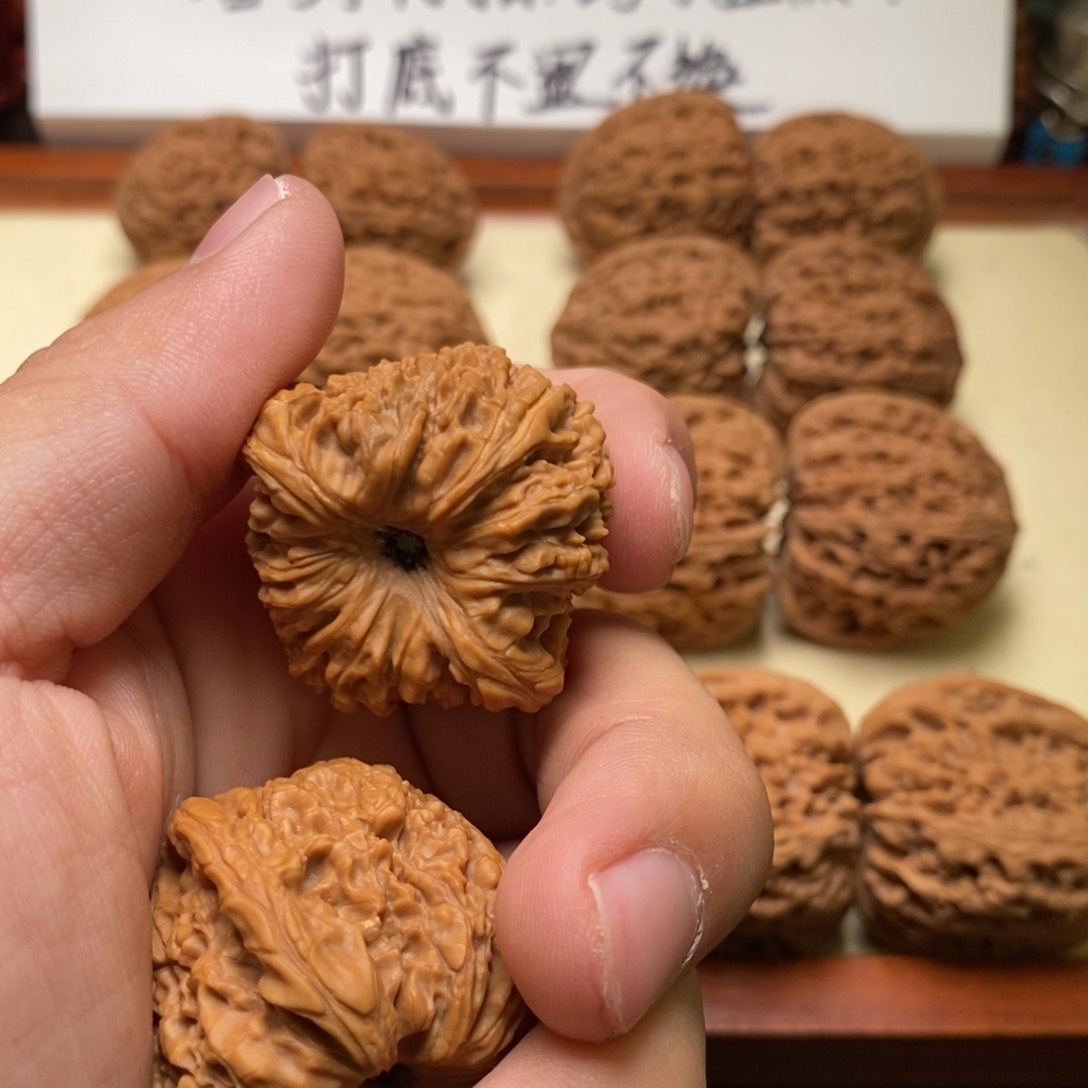 包**子南疆石核桃37核桃深凹