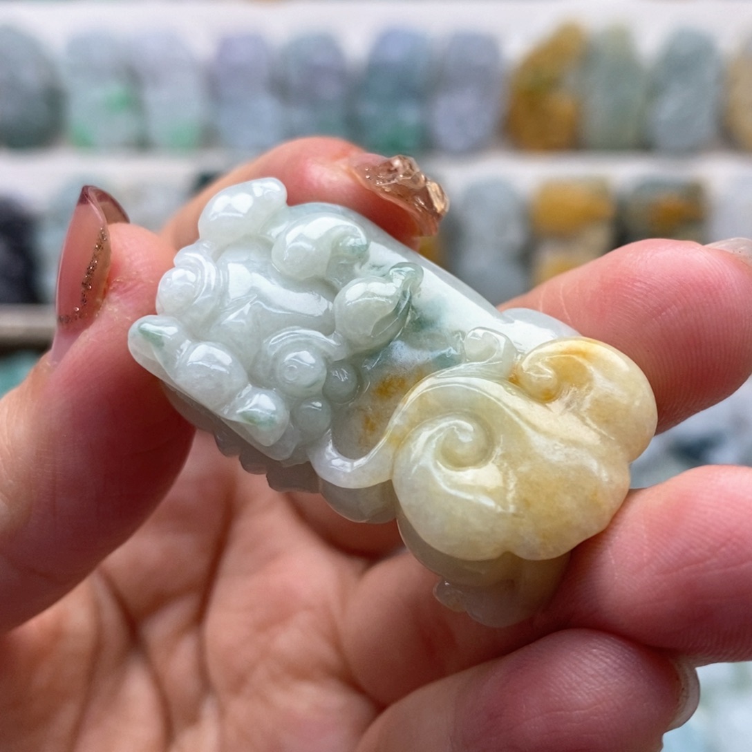 翡翠吊坠(赠链)未镶嵌