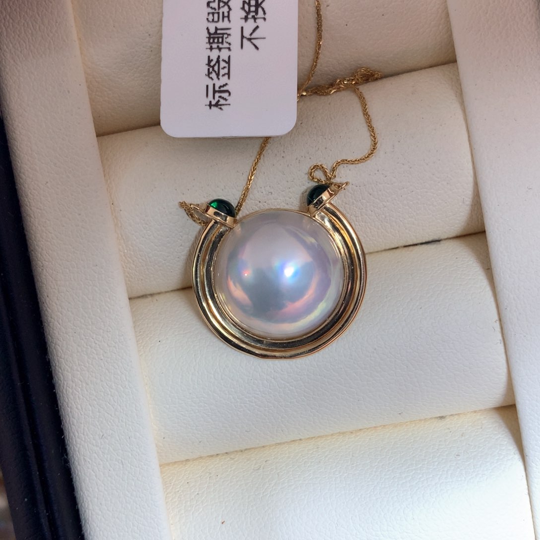 拼合珍珠（马贝珠）颈饰18K金镶嵌