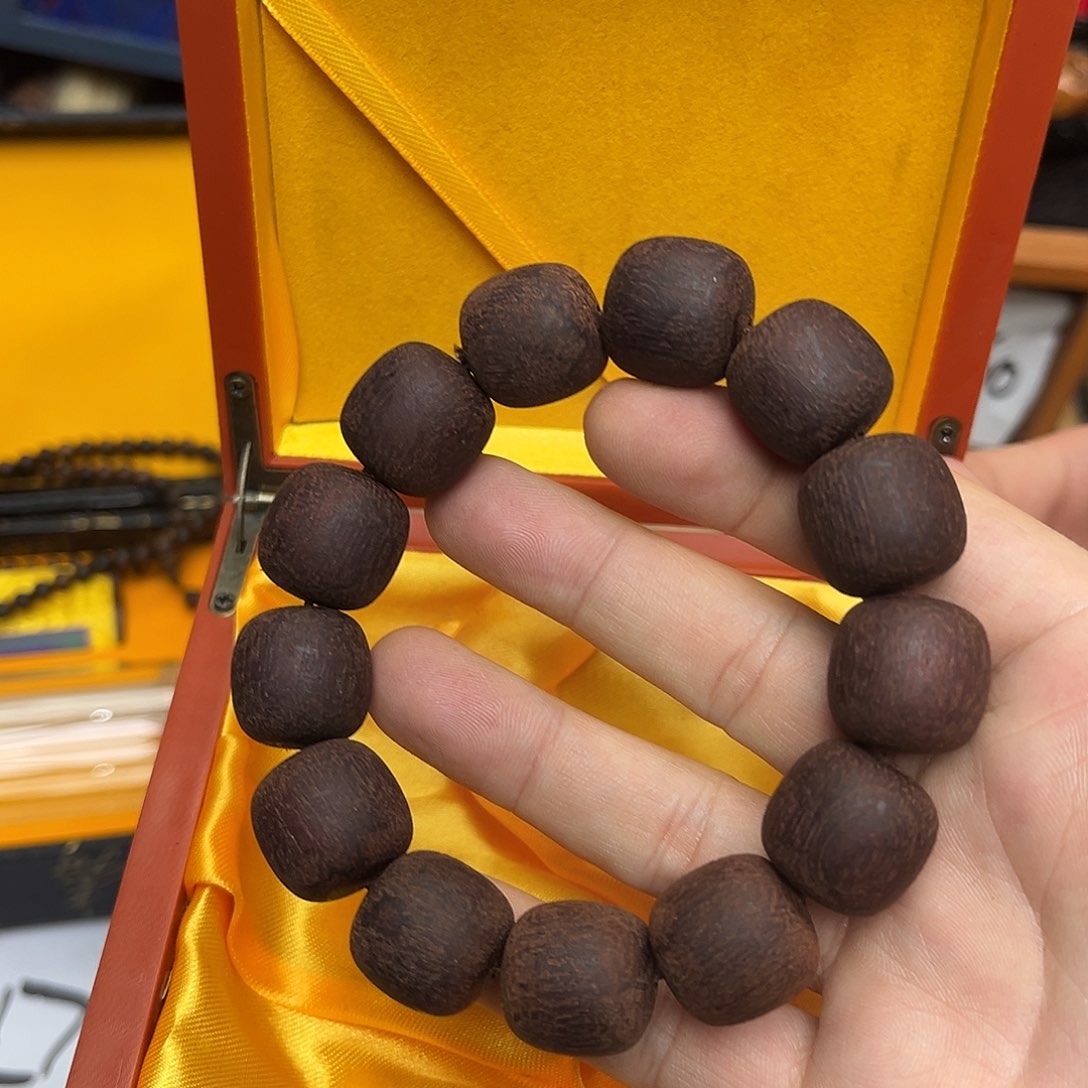 大叶紫檀（黑酸枝木类）