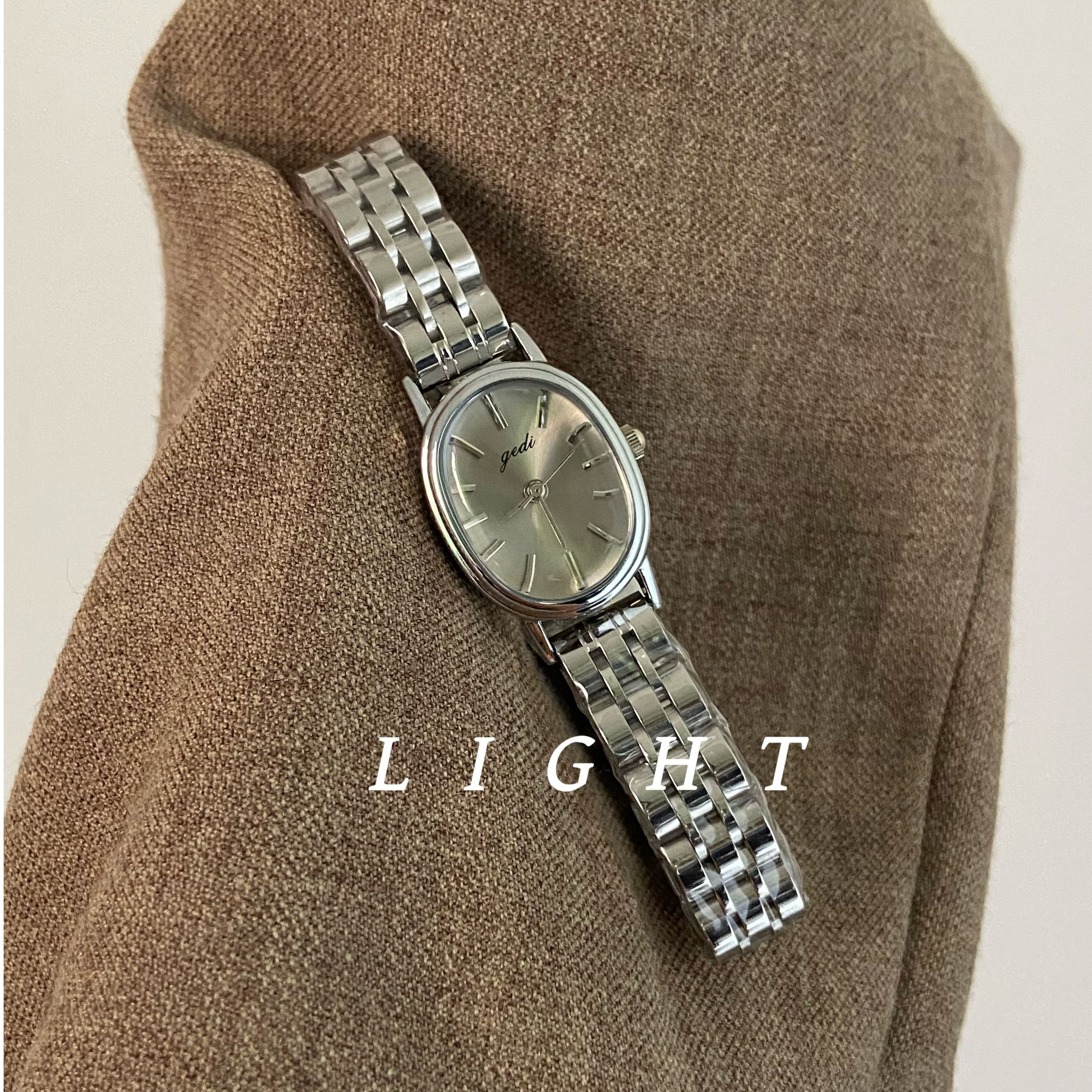 LIGHT 《鸽子蛋》钢带银灰高级椭圆盘女士手表格雷灰气质