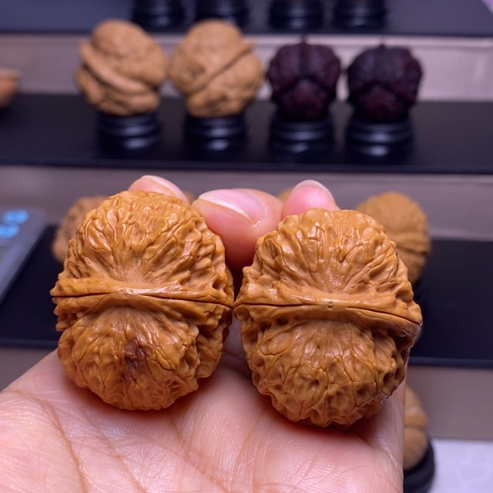 文玩核桃把件玲珑绣球70
