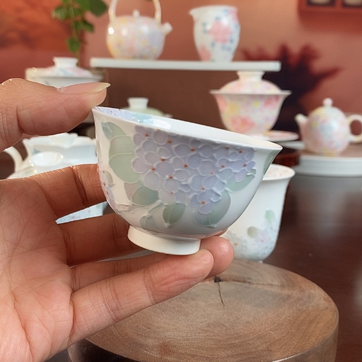 绣球花釉下品茗杯