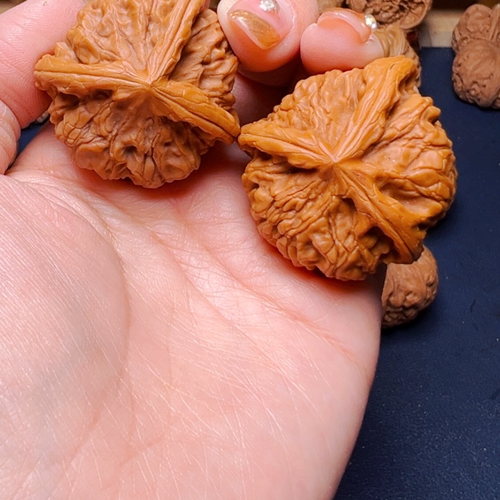 文玩核桃吊坠三棱40