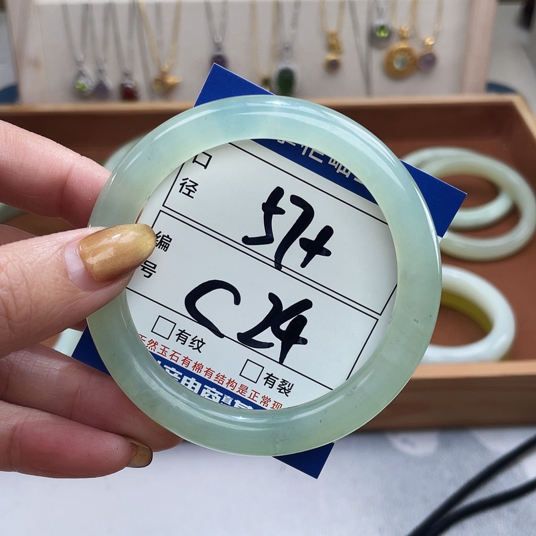 岫玉未镶嵌吊坠吊坠
