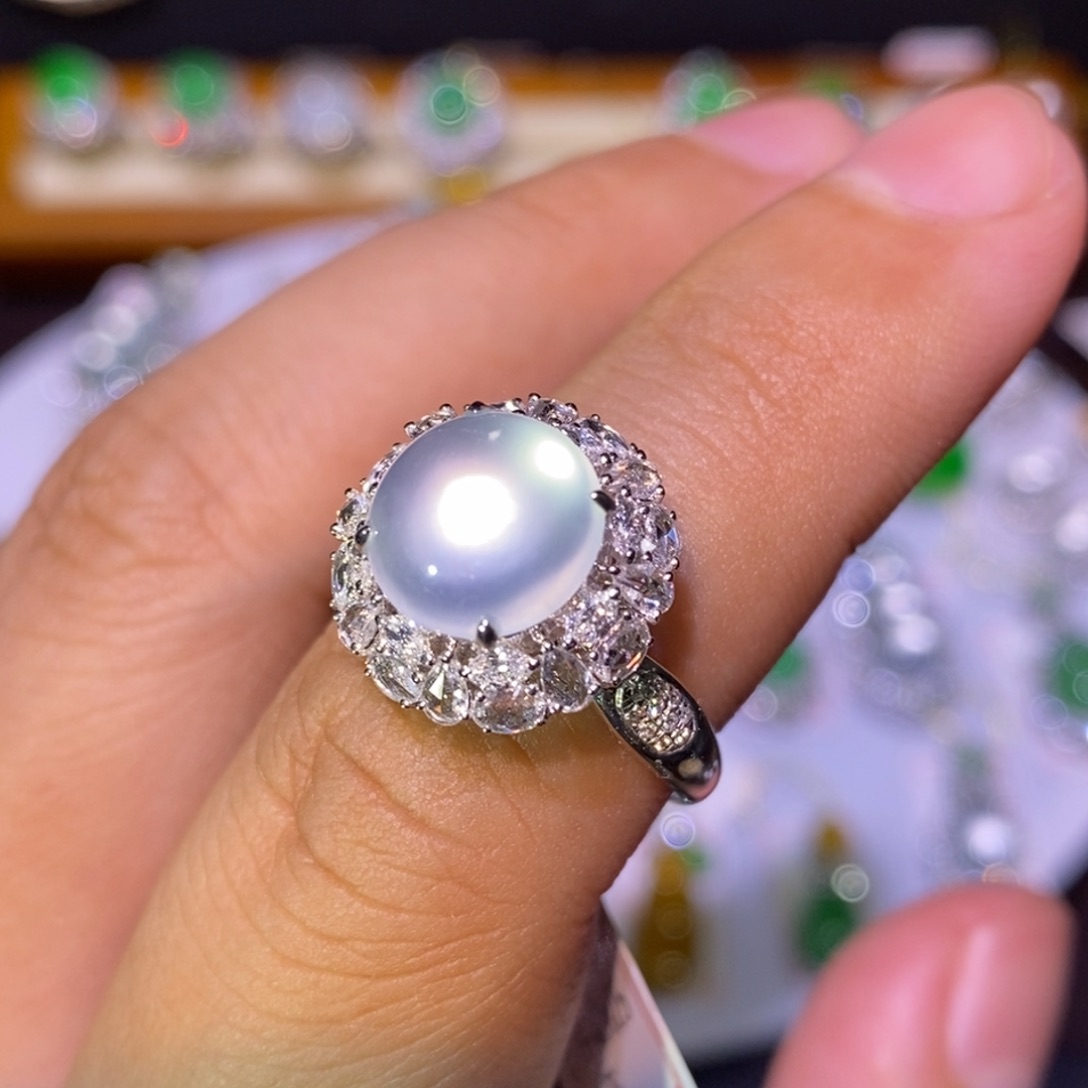 【闪购商品】颈饰18K金镶嵌翡翠