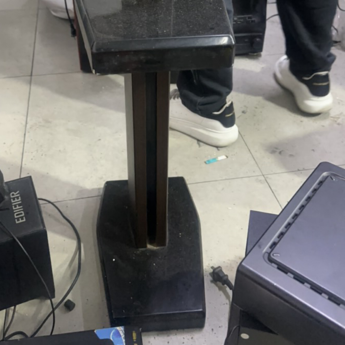 8新  黑色 音响脚架