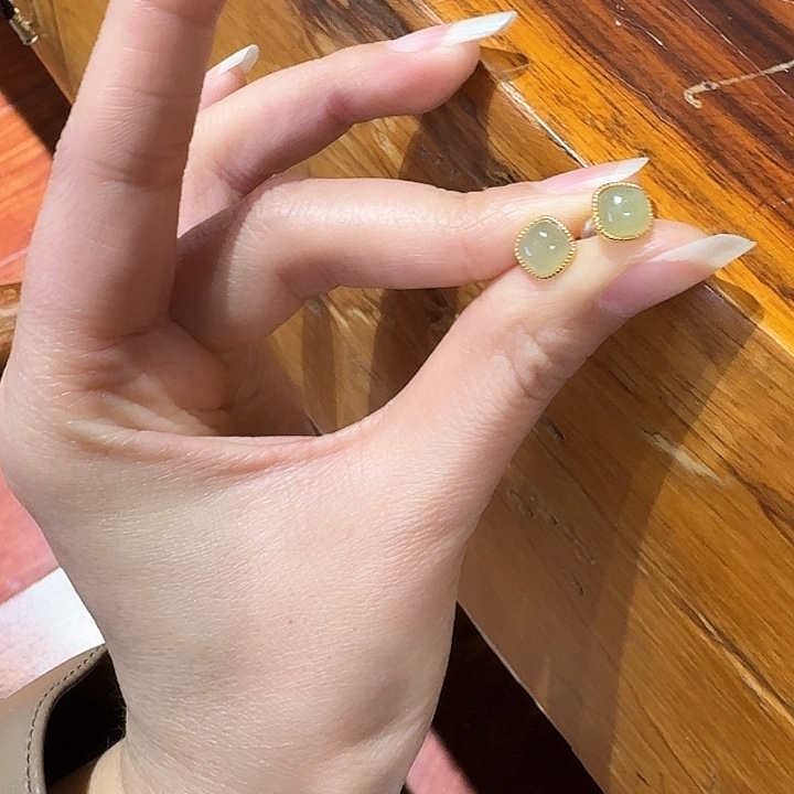石英质玉颈饰合金