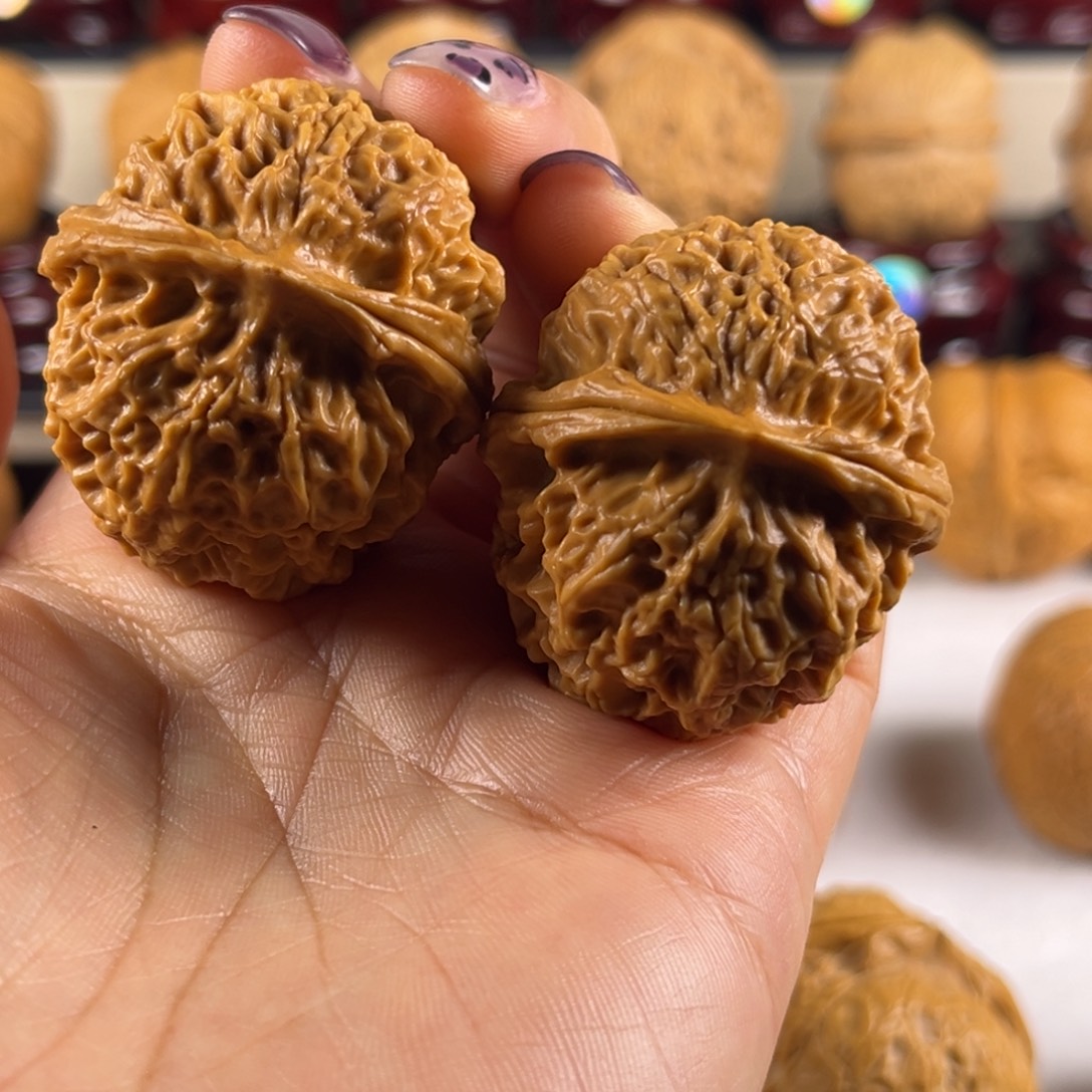 铁***儿文玩核桃吊坠龙鳞绣球W1