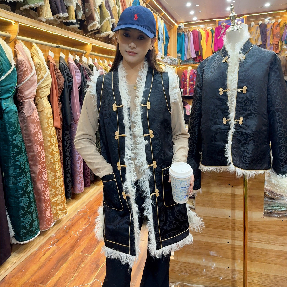 女士加绒宽肩中长款藏装马甲保暖实用民族风设计（包边羊毛）