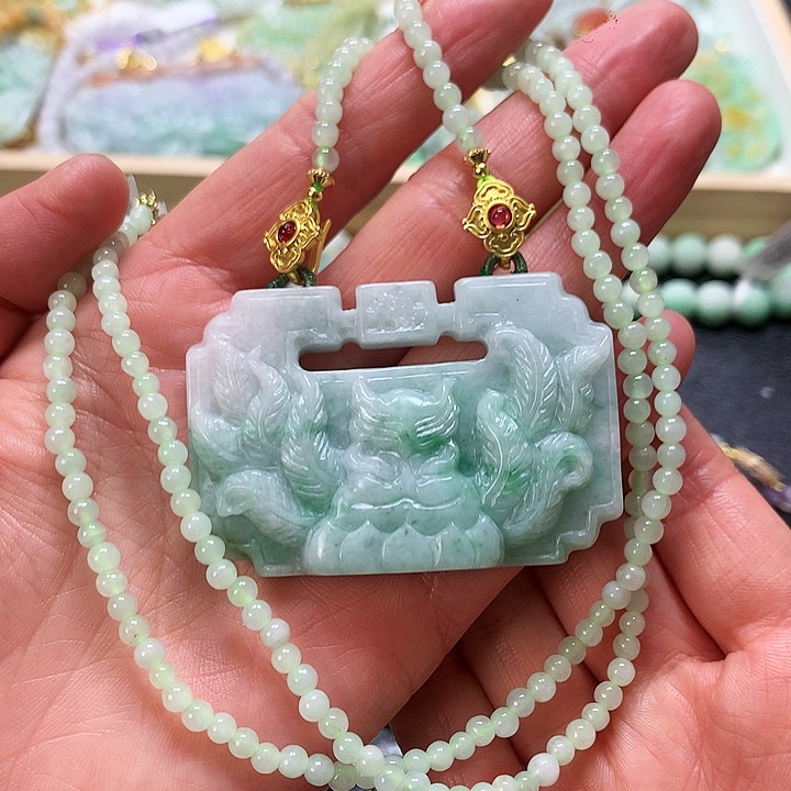 翡翠颈饰未镶嵌吊坠