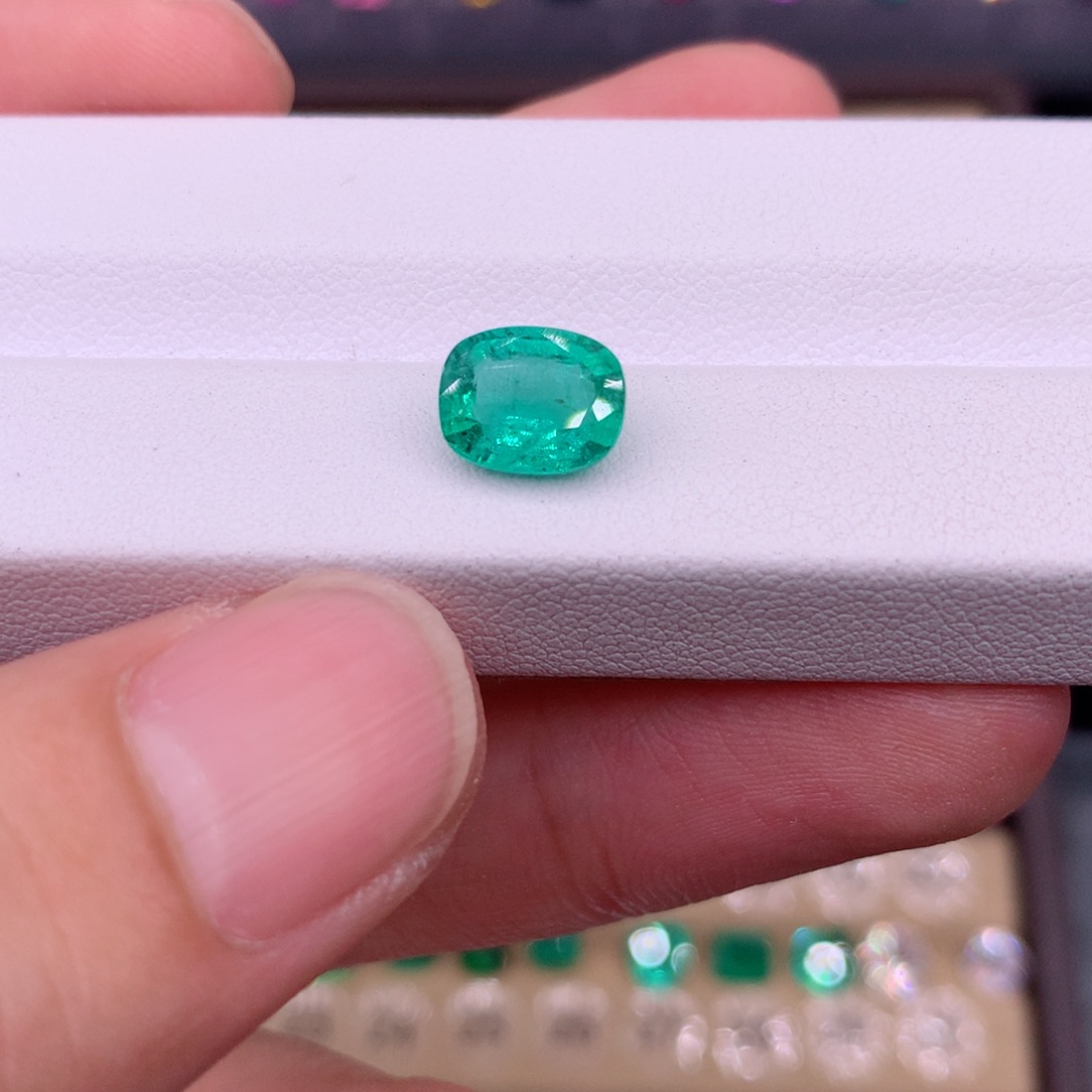 祖母绿裸石未镶嵌