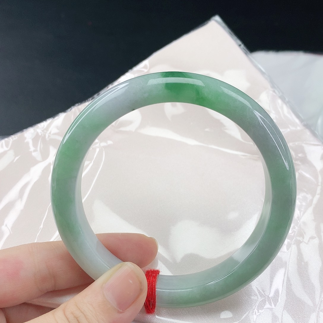 翡翠手镯未镶嵌翡翠052