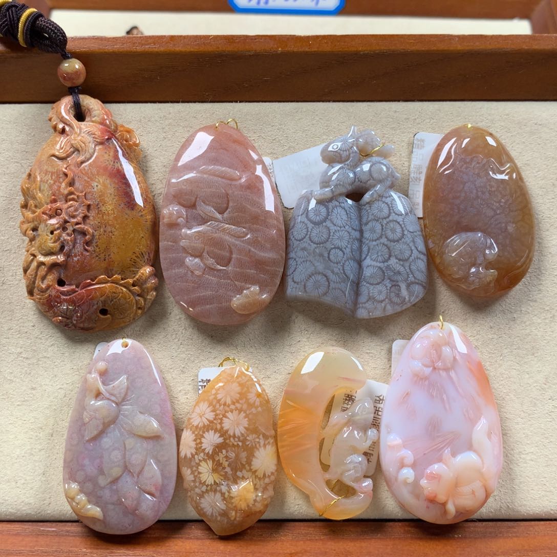 硅化珊瑚（珊瑚玉）雕刻吊坠8折。限今天（女神节）未镶嵌