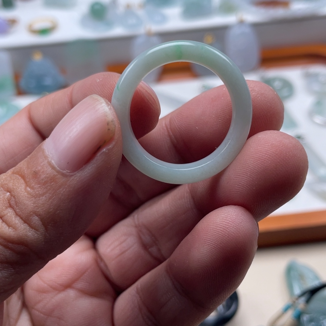 翡翠未镶嵌颈饰翡翠戒圈