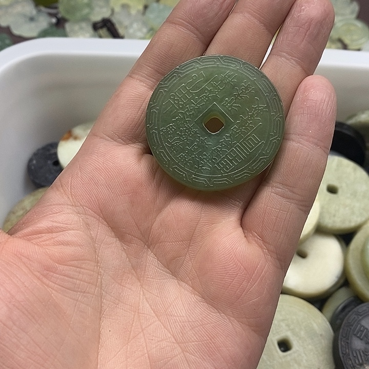 蛇纹石玉未镶嵌颈饰