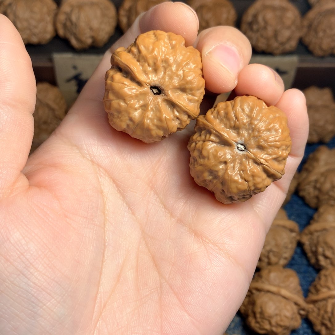 桃核吊坠拉****比蛤蟆核桃