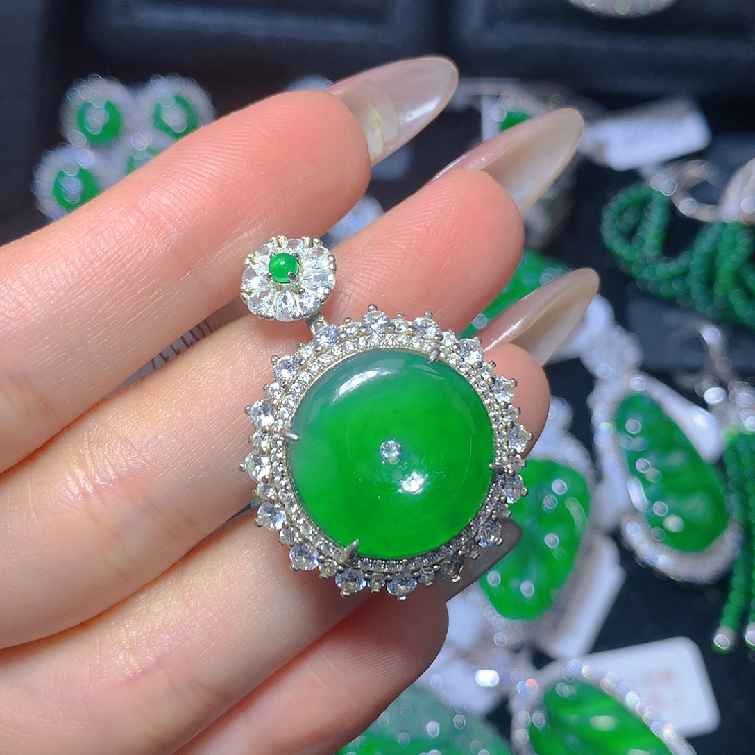 翡翠颈饰银S925镶嵌翡翠